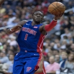 Detroit Pistons Reggie Jackson wears thermal gloves during basketball games?